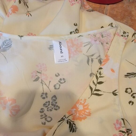 NWT Abound Dress with Flowers Midriff Date Night Cut Out Soft Yellow Casual - Picture 5 of 6